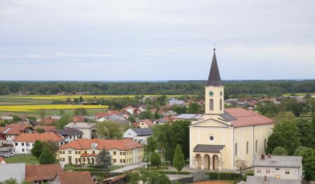 CERKEV IN ŽUPNIJSKI DOM1